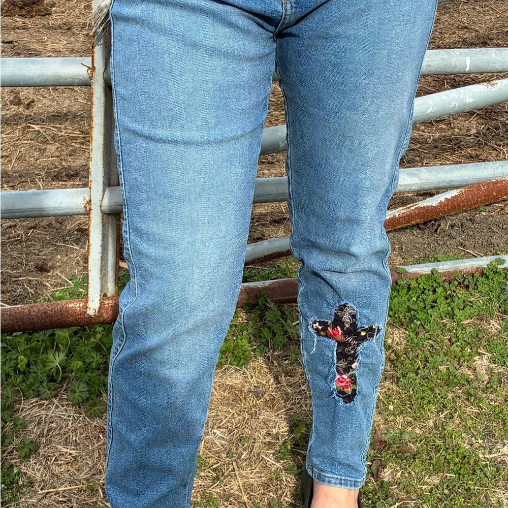 Levi's Blue Jeans with Distressed Patched Floral/Christian Accents, W29, Size 4 - Picture 8 of 15